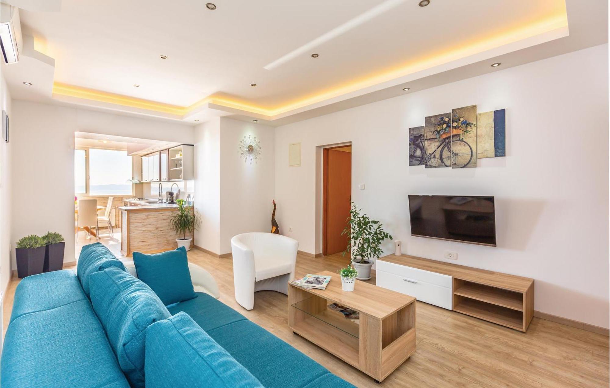 2 Bedroom Cozy Apartment In Makarska Exterior photo