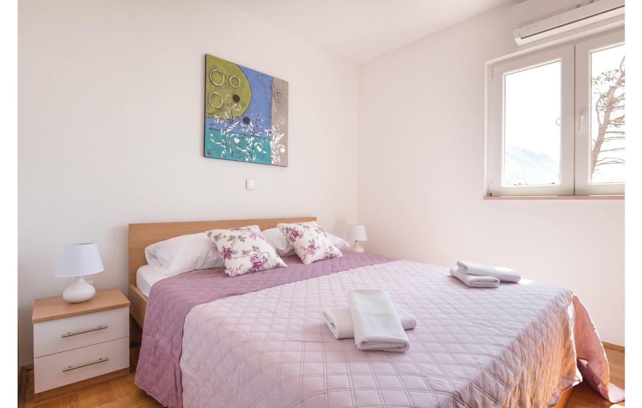 2 Bedroom Cozy Apartment In Makarska Exterior photo